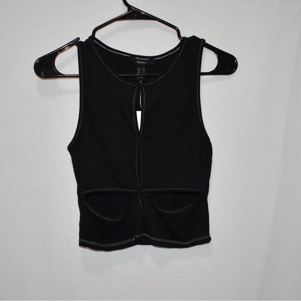 BRAND NEW FOREVER 21 BLACK SLEEVELESS CROP TOP